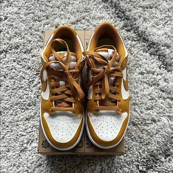 Women’s Nike Dunk Low Next Nature - Picture 4 of 7